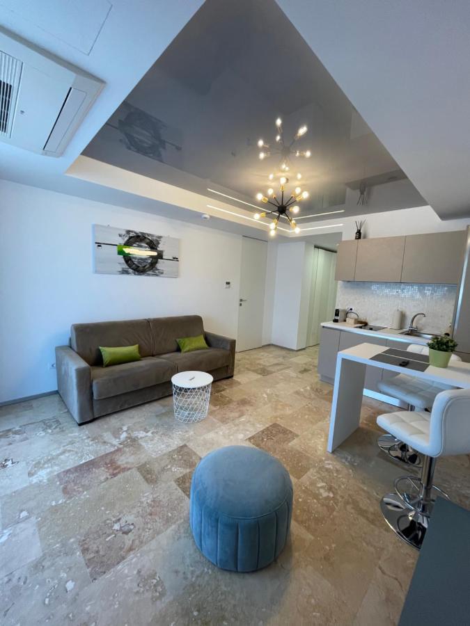 Astria Boutique Apartments 301 奥林普 外观 照片